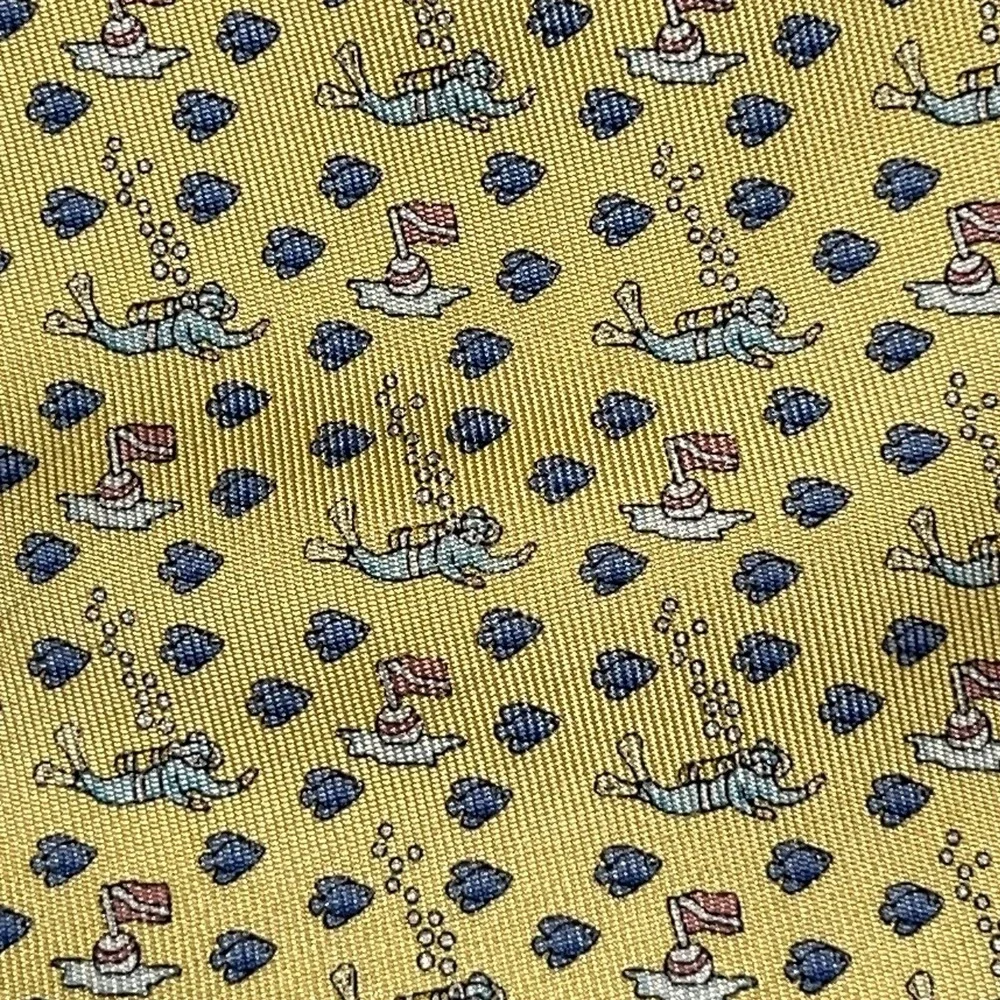 Vineyard Vines Shep & Ian‎ 100% Silk Yellow Scuba Diving Ocean Fish Sea Tie USA